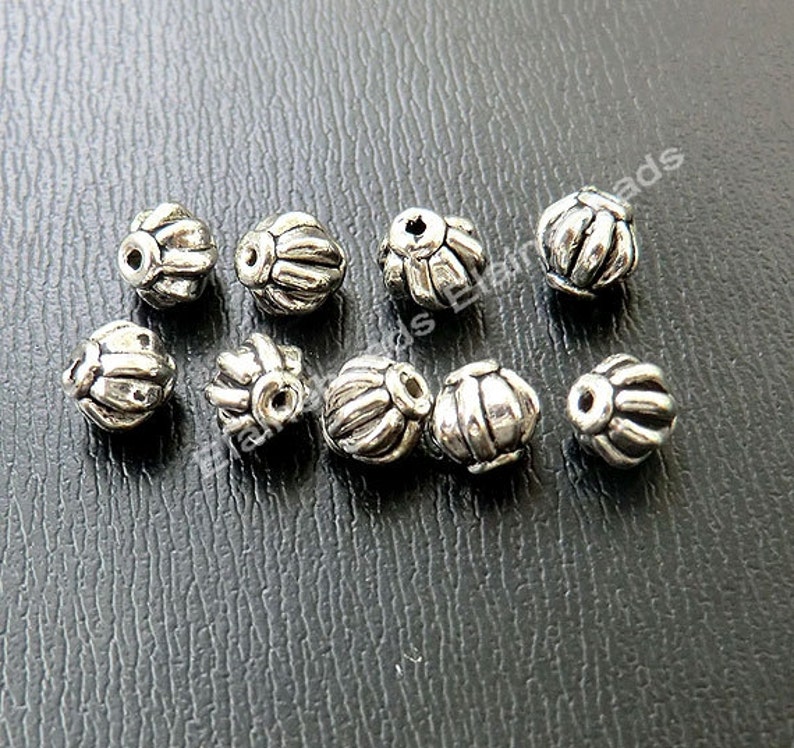 16//48pcs Tibetan Silver Skull Charms Pendants Beads Jewelry Findings