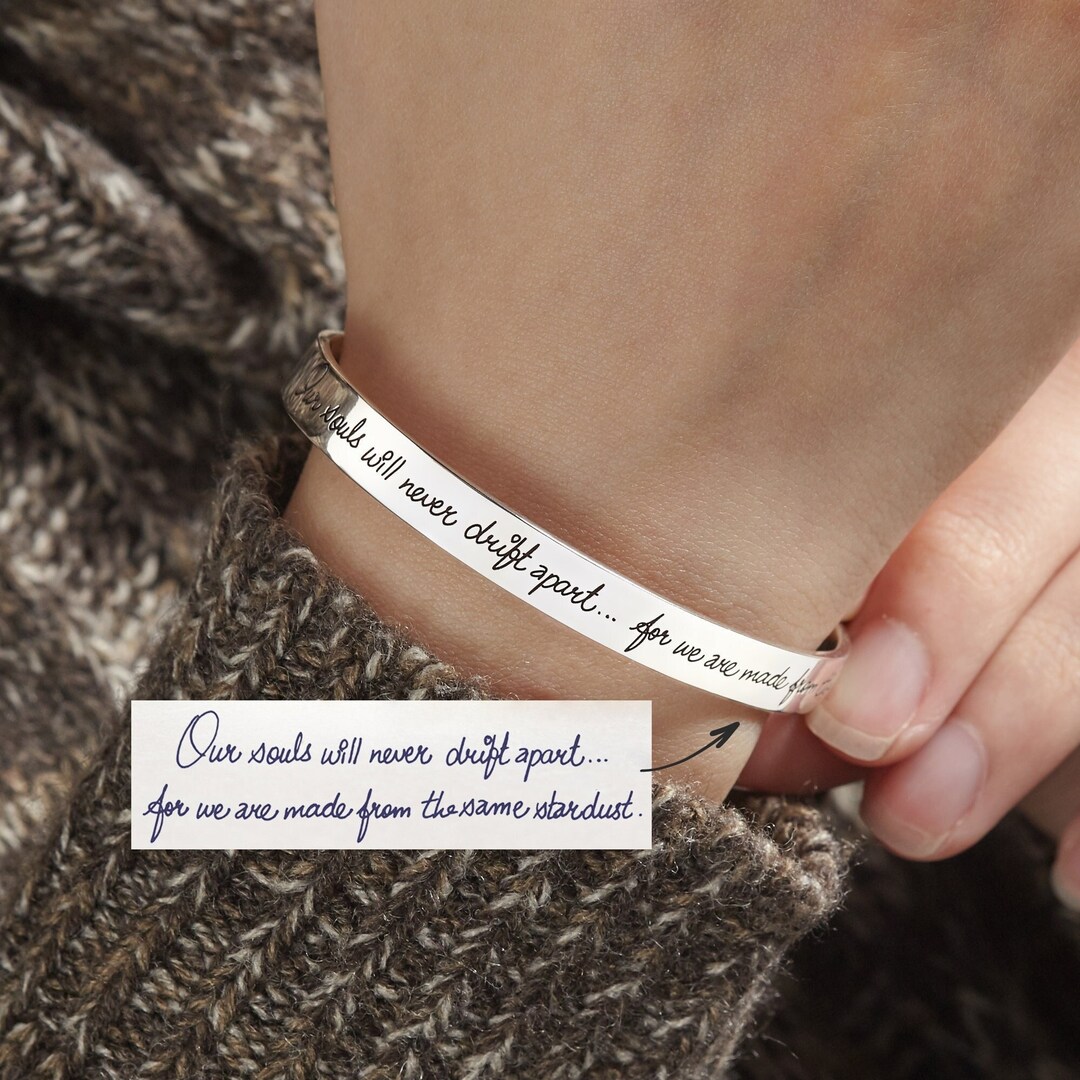 Bracelet Commémoratif Personnalisé – Message Gravé en Hommage à un Être Cher