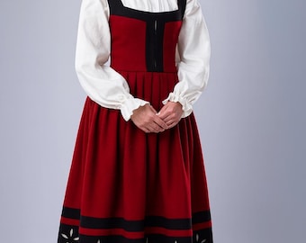 Renaissance Landsknecht Gown with Chemise: Historical Reenactment Costume