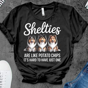 Sheltie Shirt Funny Dog Mom Gift, Shetland Sheepdog Tee, Multiple Shelties Design, Dog Owner Apparel, Cute Puppy Lover T-Shirt immagine 3