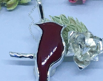 Pendentif en argent et jaspe  sanguin représentant un oiseau et un fleur de magnolia