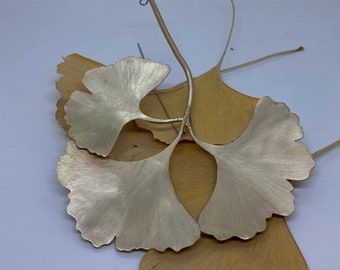 Broche en laiton représentant 3 feuilles de Gingko biloba