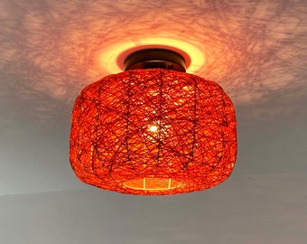 Iluminación empotrada con cuerda de papel naranja: accesorio para techo bajo