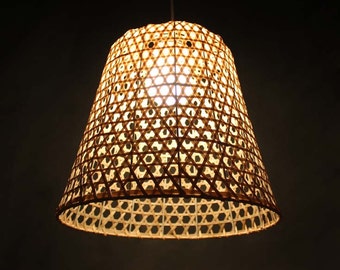 Lámpara colgante de bambú tejida a mano: iluminación rústica