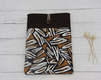 Caramel Latte & Autumn Leaves Laptop Sleeve | Cozy Fall Pattern for MacBook Air 15" M4 | Seasonal Coffee Shop Aesthetic Case | Gift Ready