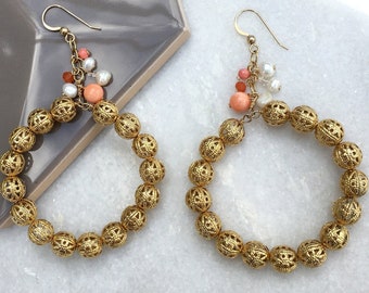 Boucles d'oreilles pendantes boules en filagré doré, grandes créoles uniques en leur genre, perle d'eau douce, perles de corail avec de longs cercles décoratifs en perles rondes dorées