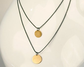 Collier double pièce d'or sur une chaîne pour chien | Collier long superposé avec pièce de monnaie | Collier chaîne double disque soleil et lune perlé