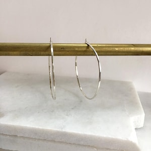 Handmade Round Hammered Hoop Earrings Interlocking Hoops| Gold Hoops | Thin Organic Shimmer Hoops | Circle Hoop Earrings| Everyday Hoops