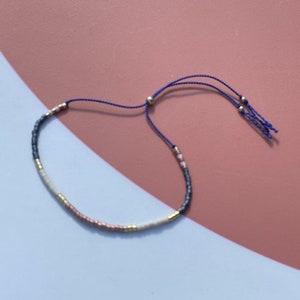 Bracelet en fil de soie et perles dorées | Petit bracelet d'ami réglable minimaliste coloré en soie or rose métallique Miyuki
