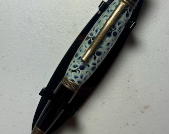 Gatsby twist pen with gloss black and brass fittings and flower barrel