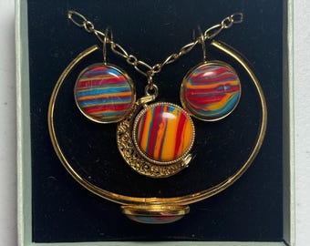 Clay cabochon jewelry set in gold with pendant, bangle and earrings