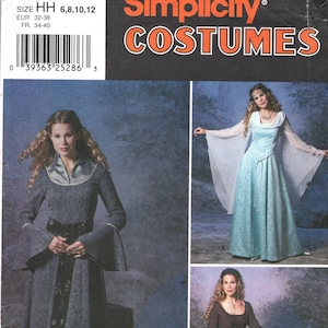 Può includere: Modello Simplicity Costumes 9891. L'immagine mostra un modello per abiti in stile medievale. Il modello include più viste degli abiti, con maniche lunghe e gonne fluide. Il modello include anche la gamma di taglie.