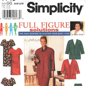 Puede incluir: Patrón Simplicity 7740 para soluciones de figura completa. La imagen muestra a una mujer con un traje rojo e ilustraciones de varios diseños de ropa, incluyendo vestidos, tops y faldas. El tamaño del patrón es GG, 26W-32W.