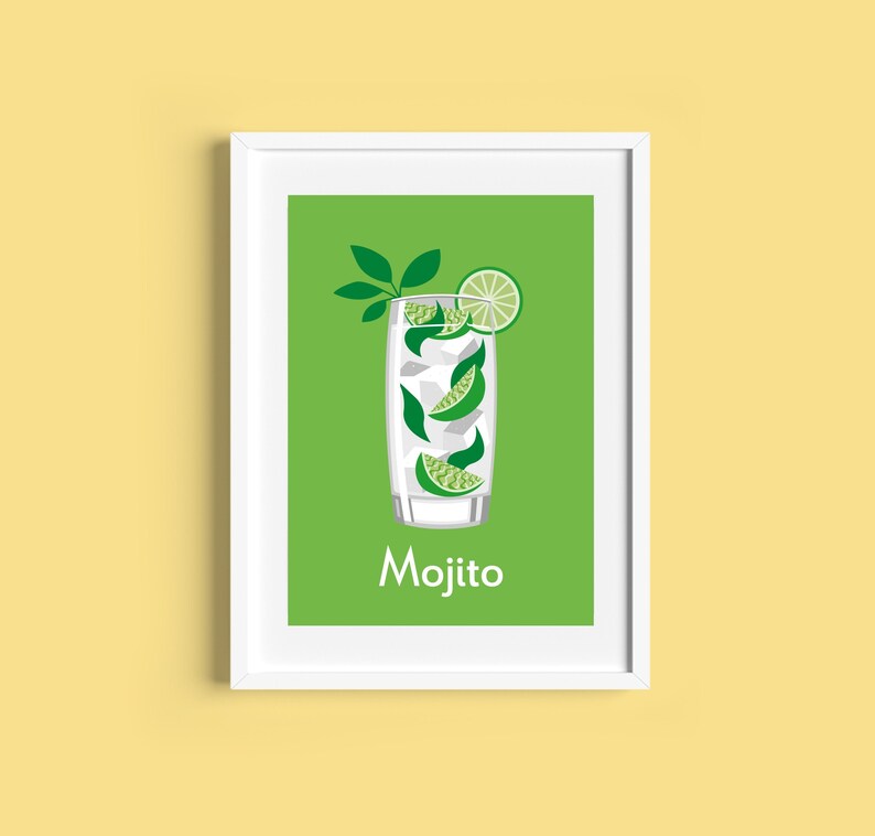 Op de afbeelding: Een ingelijste print met een Mojito cocktail illustratie. De afbeelding toont een hoog glas gevuld met ijs, limoenpartjes en muntblaadjes, tegen een heldergroene achtergrond. Het woord "Mojito" staat in het wit onderaan.