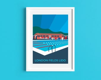 London Fields Lido Reiseplakat - Art Deco Print - Illustration von Rebecca Pymar