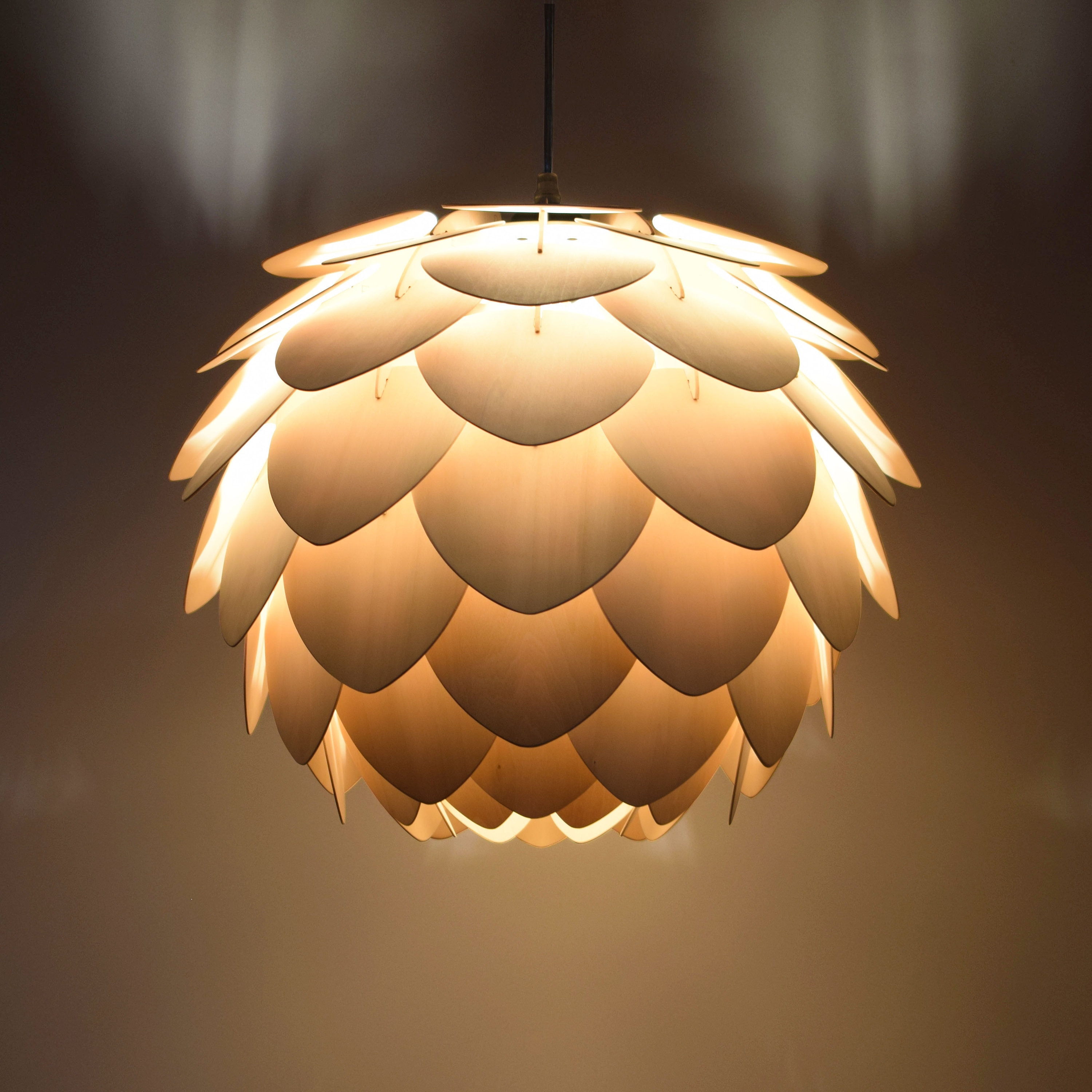 手作りの尖った松ぼっくりライト - ペンダントライト - シャンデリア