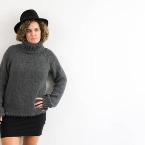 Oversized chunky hand knitted sweater in wool and alpaca cozy and warm winter pullover mod. ABETE image 6