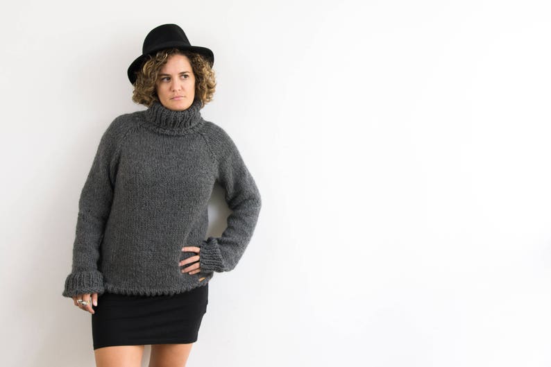 Oversized chunky hand knitted sweater in wool and alpaca cozy and warm winter pullover mod. ABETE image 6