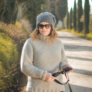 Chunky hand knitted sweater in wool and alpaca cozy and warm oversized winter pullover mod. BEECH image 2