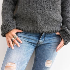 Oversized chunky hand knitted sweater in wool and alpaca cozy and warm winter pullover mod. ABETE image 3
