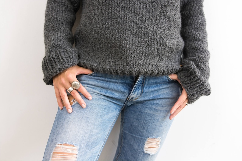 Oversized chunky hand knitted sweater in wool and alpaca cozy and warm winter pullover mod. ABETE image 3