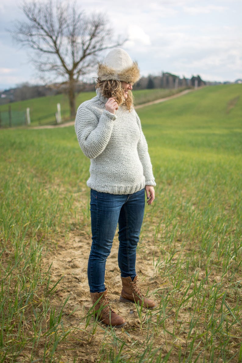 Chunky hand knitted sweater in wool and alpaca cozy and warm oversized winter pullover mod. BEECH image 4