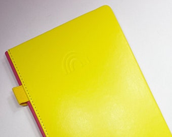 B6 Dot Grid Notebook hellgelb mit Regenbogen-Prägung und Regenbogen-Rand-Druck