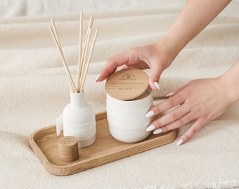 HOME FRAGRANCE SET with Oak Tray. Scented Candle, Reed Diffuser, in White, Greenish, Pink, Black. Packed in a Black Gift Box