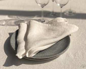 Serviette de table en lin épais 18 x 18 po. Blanc cassé, avoine, naturel, crème, olive. Lin italien lavé à la pierre 300 g/m², fait main en Lituanie