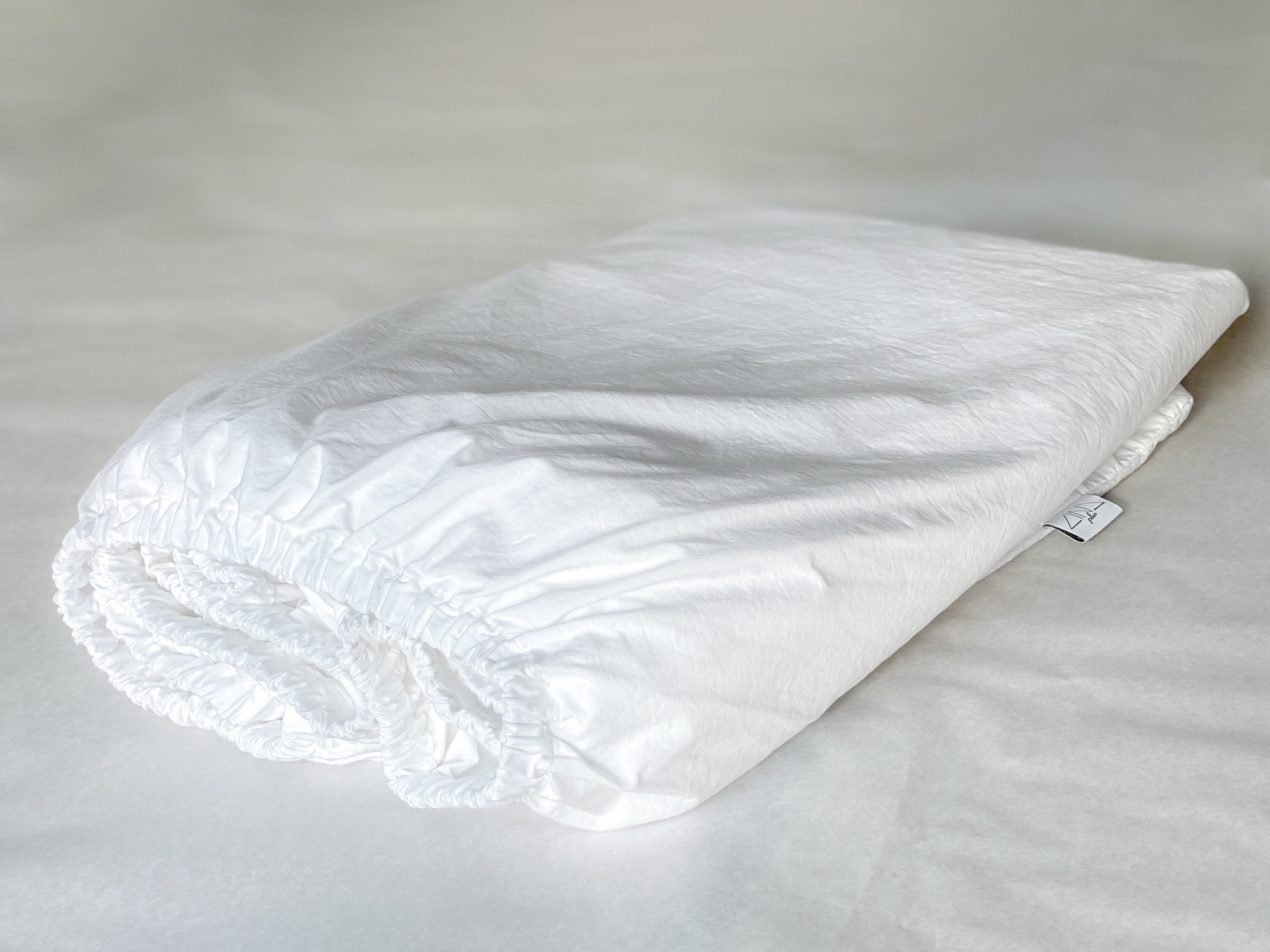White Washed Cotton Percale Fitted Sheet - Piglet In Bed