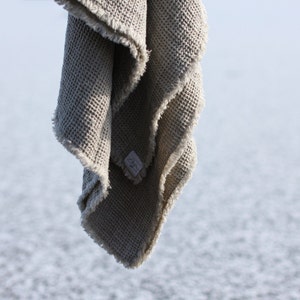 Stonewashed Linen Waffle Throw RAWEDGIA with short fringes image 4