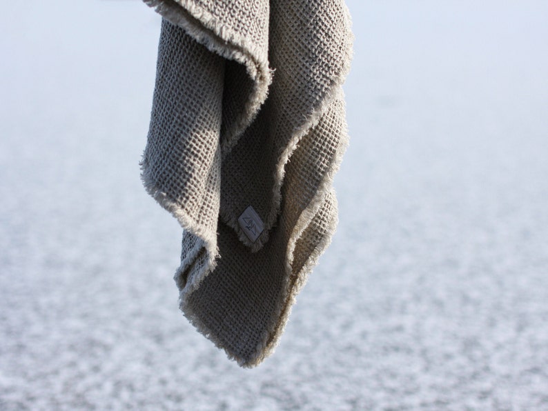 Stonewashed Linen Waffle Throw RAWEDGIA with short fringes image 4
