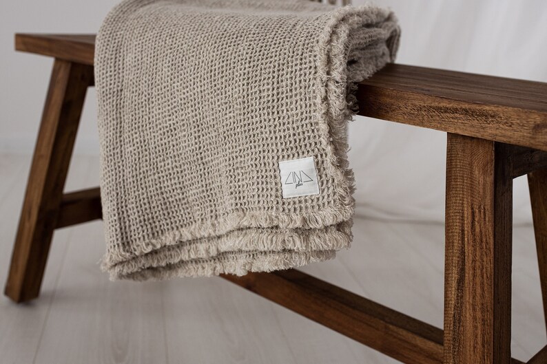 Stonewashed Linen Waffle Throw RAWEDGIA with short fringes image 2