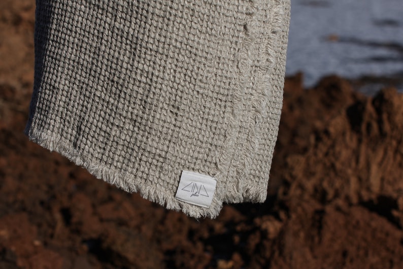 Stonewashed Linen Waffle Throw RAWEDGIA with short fringes image 1