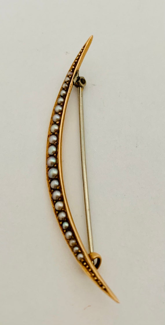 14k yellow gold and seed pearl brooch, 14 karat go