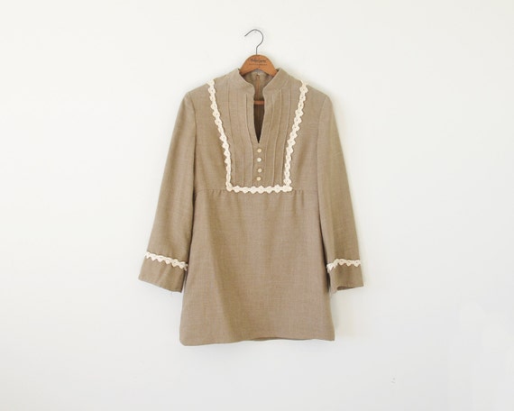 70s vintage blouse top / mod style blouse / bell s