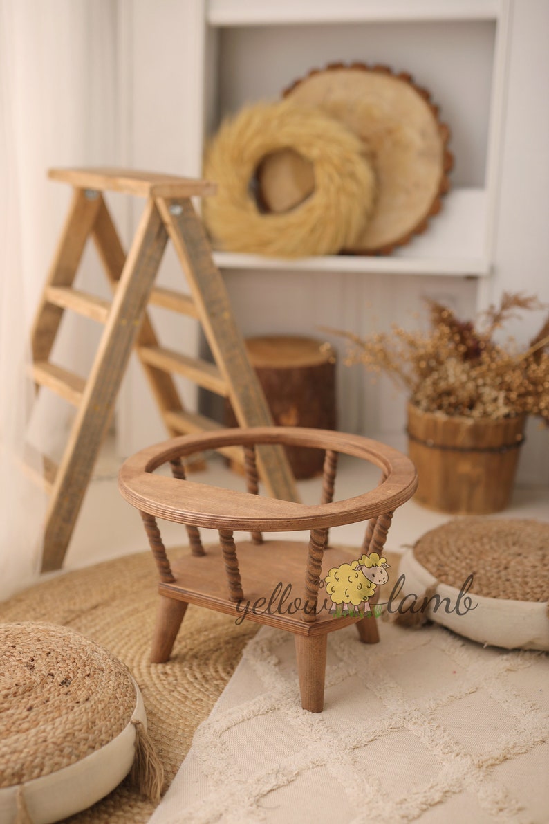 Chaise en bois de couleur marron avec dessus, accessoire pour nouveau-né, accessoire de gardienne, accessoire pour tout-petits image 5