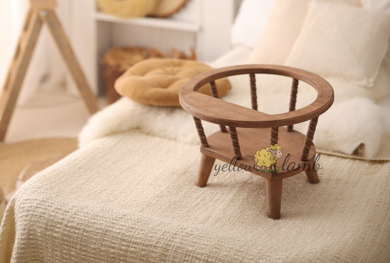 Chaise en bois de couleur marron avec dessus, accessoire pour nouveau-né, accessoire de gardienne, accessoire pour tout-petits image 4