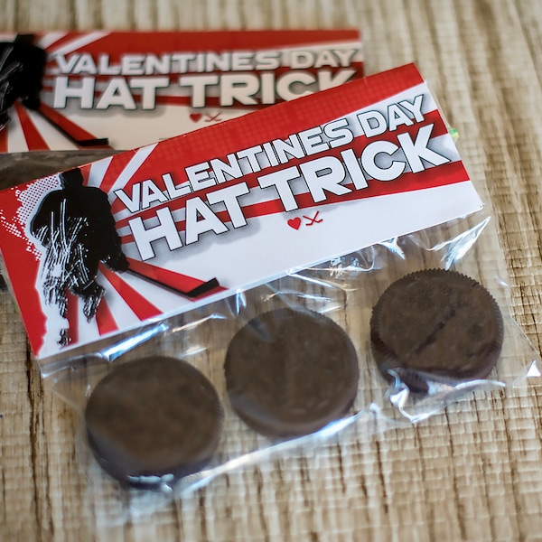 HOCKEY VALENTINE >> Hat Trick Bag Topper (red)