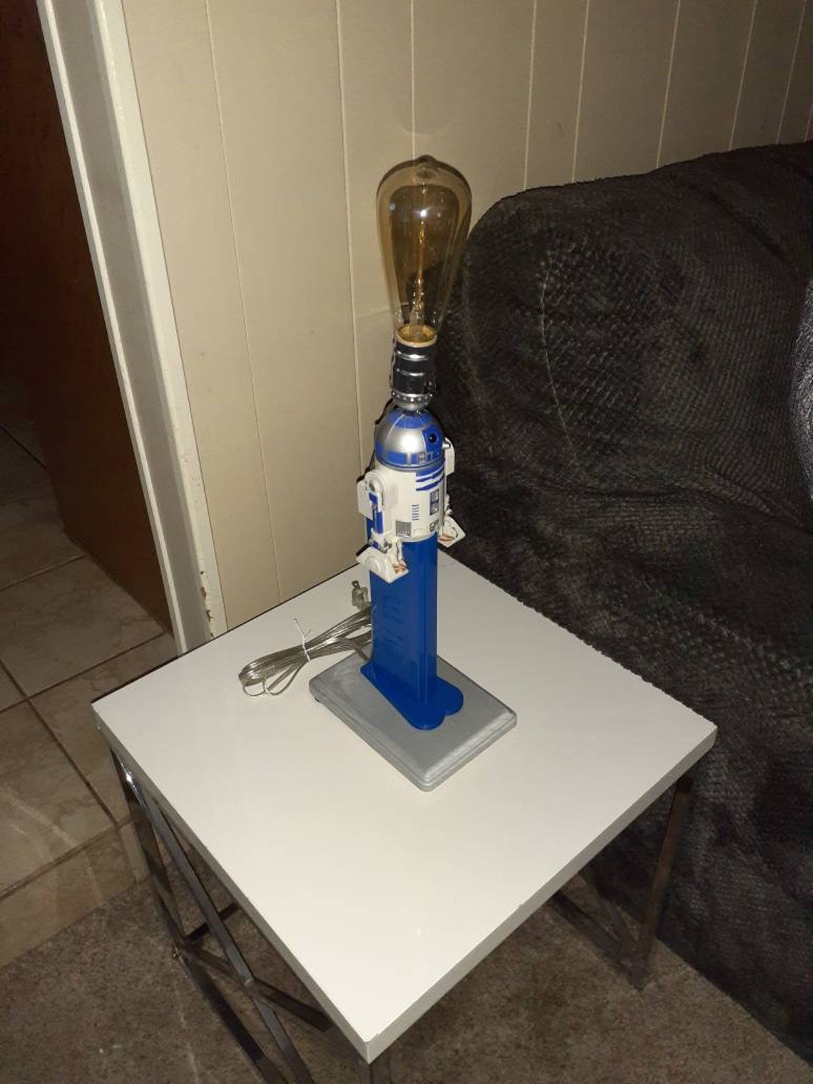 Handmade R2D2 table/desk lamp plus matching fan pull w/Pez | Etsy