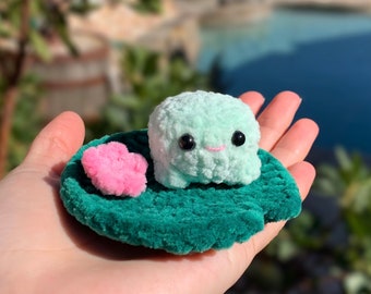 No-Sew Crochet Frog on a Lily Pad 3-in-1 Pattern (PDF)