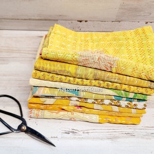 Gelber Kantha Stoff: Handgenähte Baumwollreste (26,5 cm x 37 cm)