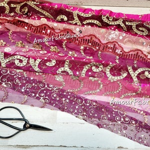 Más de 20 yardas, tiras moradas Boho, fabricación de borlas Boho, tiras Sari con cuentas, tiras bordadas, enganche de alfombras, tiras de tela artesanal, arte de muñecas, arte de fibra