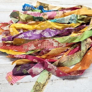 20 Yards 100% SEIDE Bänder Sari Seide - Boho Streifen 1 "breite Seide Sari Streifen / Seide Quasten / Recyclingband / Kunstgarn / Weben / Wählen Sie Ihre Farbe