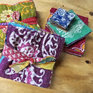 30 quadrati di sari Kantha - Confezione assortita di tessuti per sari cuciti a mano, Junk Journal, toppe, quadrati trapuntati, Fiber Art, Doll Art, collage