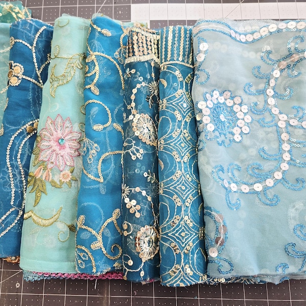 Confezione da 10 pezzi di tessuto Sari BLU (10,5" x 10,5") Ritagli di Sari vintage / Ritagli di tessuto con perline / Tessuto sequenziale / Arte delle bambole / Forniture per diari di scarto