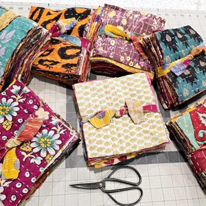 15 vintage quiltstof schroot Indiase SARI SQUARES-stof 15 stuks bedelpakket, gewatteerd, voorgesneden 100% katoen crafting, fragment, quiltpakket