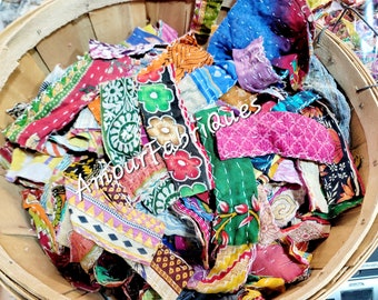 Confezione da 50 ritagli di tessuto Kantha/tessuto Kantha Scrap-tessuto di scarto-Snippets-Junk Journal-Vintage cucito a mano Boho Kantha tessuto-snippet