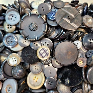 Small to Large Sewing Buttons, Vintage Bulk Buttons, Mixed Button Lot,  Random Lot of Buttons, Scrapbooking Button, 4 Hole Buttons 400pcs 
