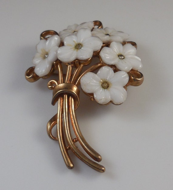 Vintage 1950s Crown Trifari White Glass Flower Bou